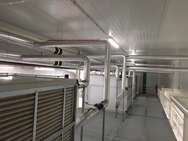 Vista geral das tubagens junto aos equipamentos.